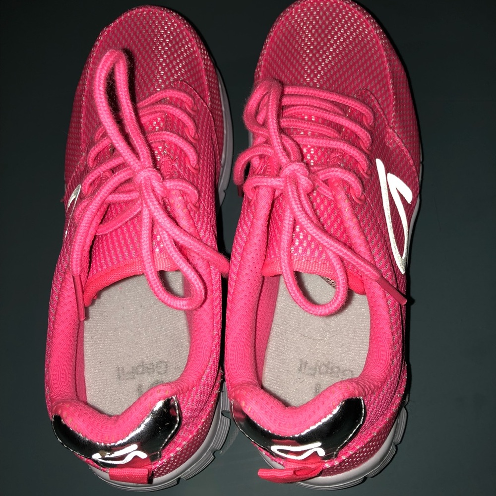 NWOT Never worn girls Great gapfit athletic shoes